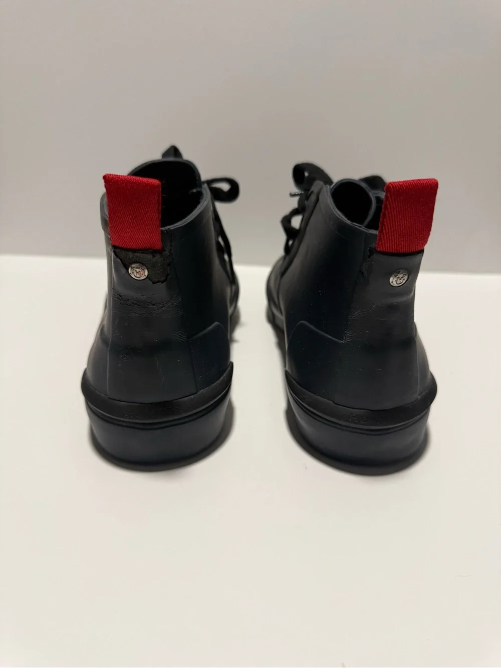 Hunter Navy Chukka Boots with Red Heel Pulls